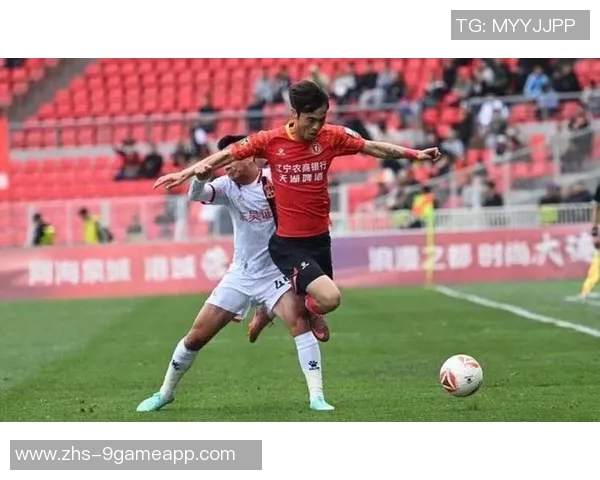 广州恒大与大连一方激战正酣谁能在中超赛场上笑到最后